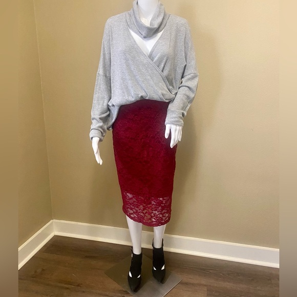 Forever 21 Lace Pencil Skirt - Picture 2 of 7